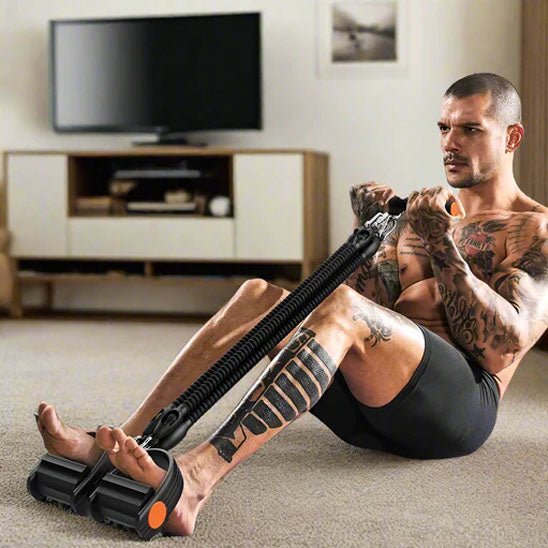 homme 60 ans exercice elastique musculation dans salon